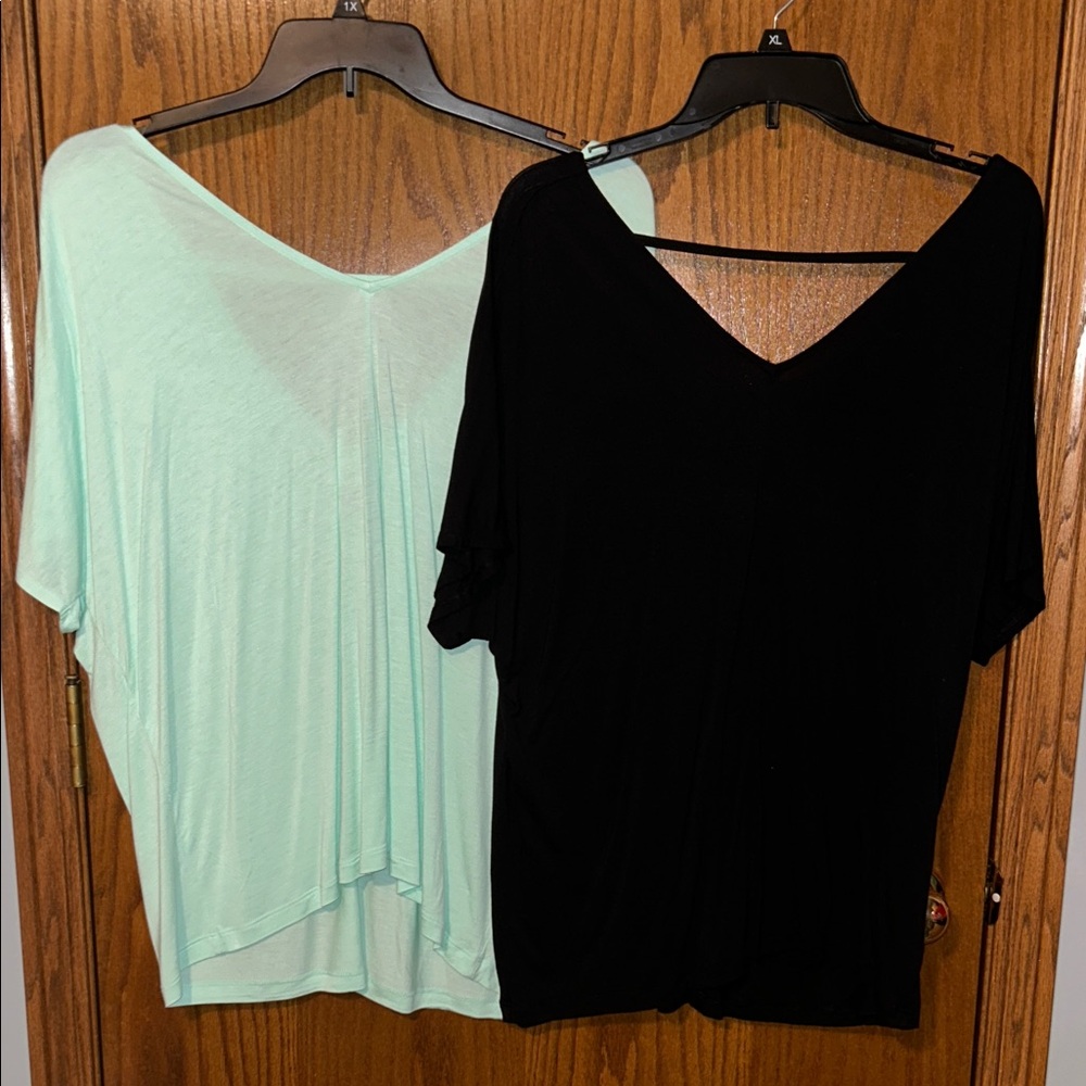 (2) Old Navy Women's Short Sleeve Tops - Light Green and Black